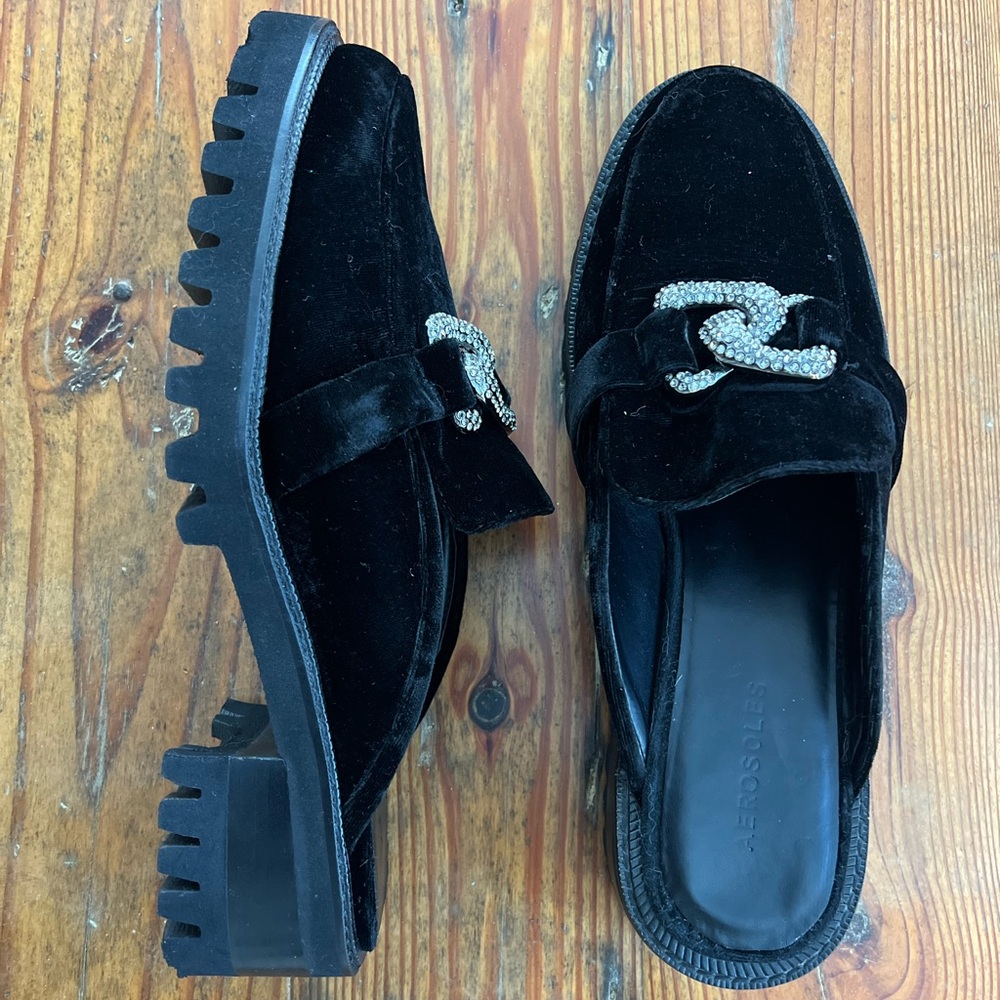 AEROSOLES Lilia Black Velvet Lowery Chain Detail Mules Slides Women’s 11
